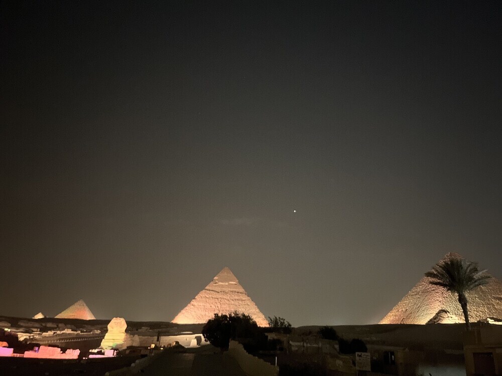 Гиза: The Gate Hotel Front Pyramids & Sphinx View