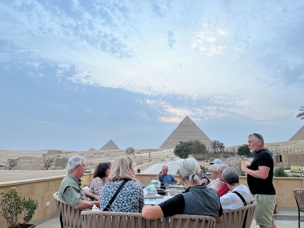 Гиза: The Gate Hotel Front Pyramids & Sphinx View