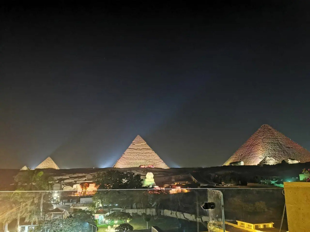 Гиза: Phoenix pyramids view