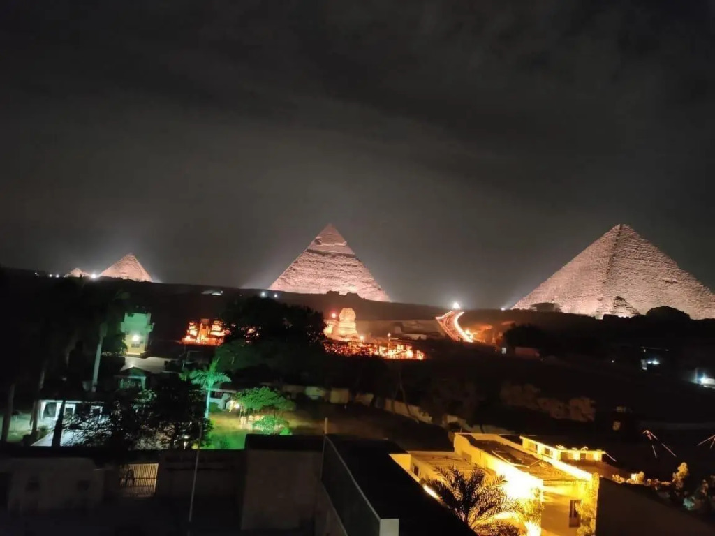 Гиза: Phoenix pyramids view