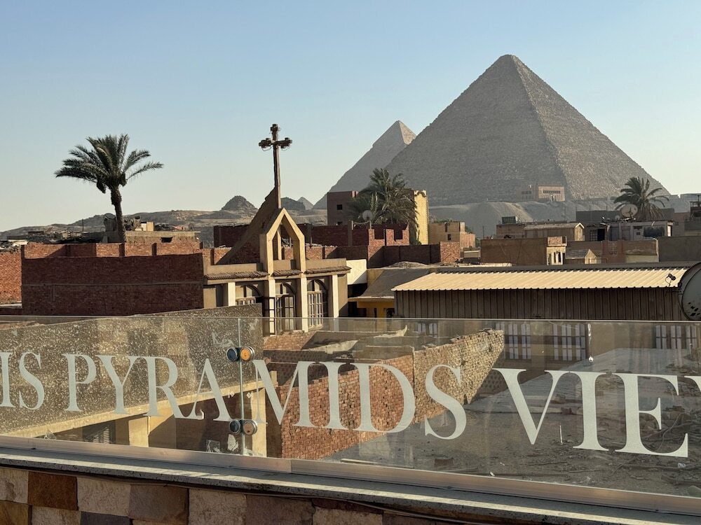 Гиза: Osiris pyramids view inn