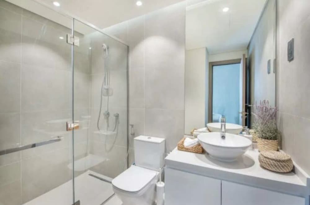 Дубай: Cozy 1BR with balcony sea view