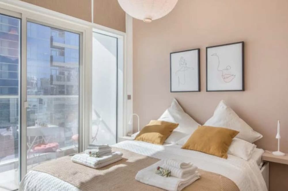 Дубай: Cozy 1BR with balcony sea view