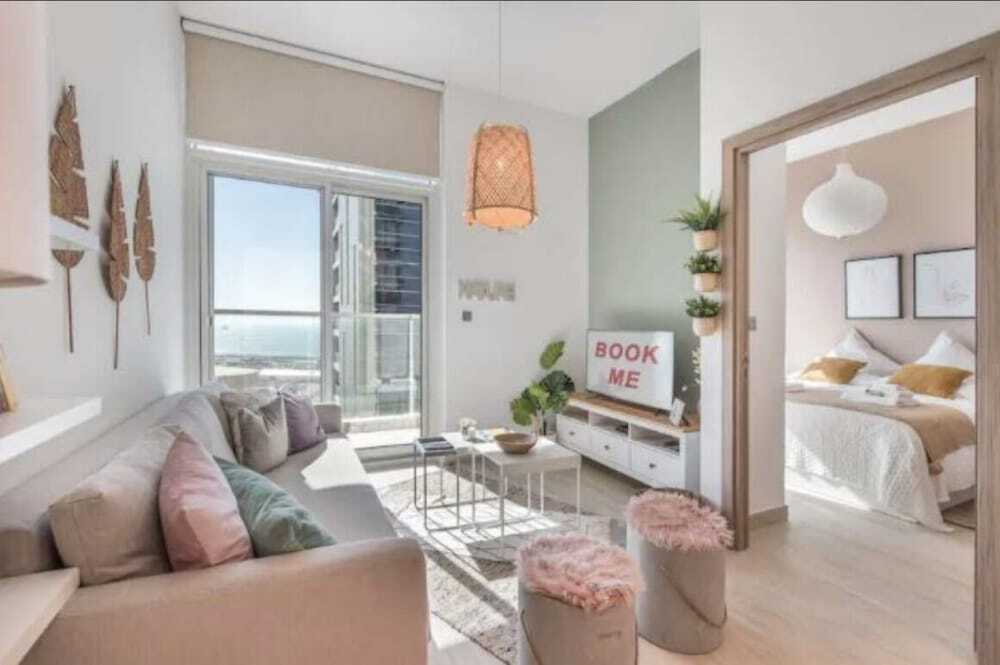 Дубай: Cozy 1BR with balcony sea view