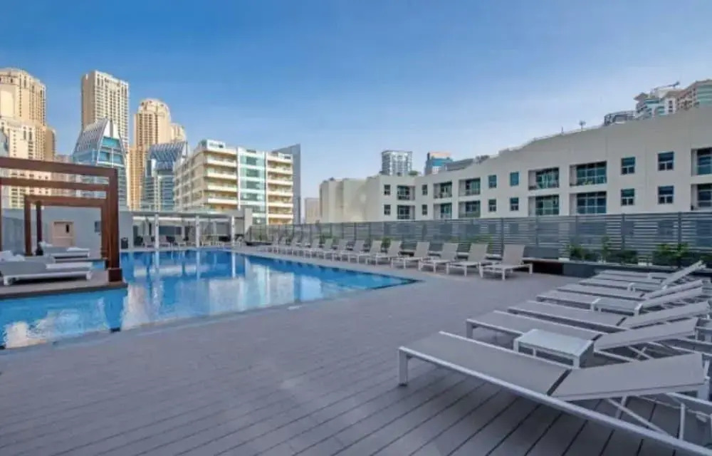 Дубай: Cozy 1BR with balcony sea view