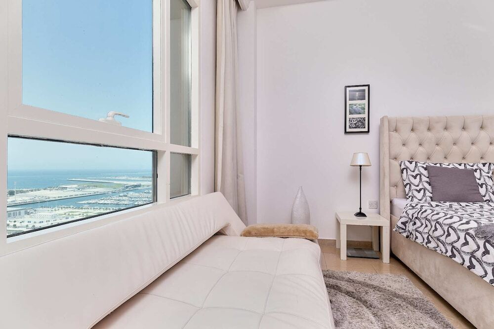 Дубай: Cozy 1BR apartment Marina Crown