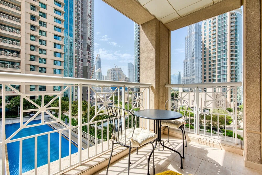 Дубай: Maison Privee - Radiant Urban Retreat with Iconic Burj Khalifa Vws
