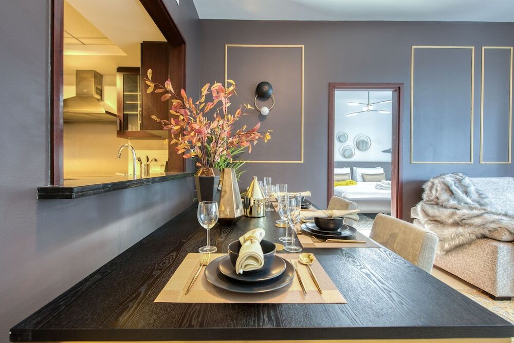 Дубай: Maison Privee - Radiant Urban Retreat with Iconic Burj Khalifa Vws