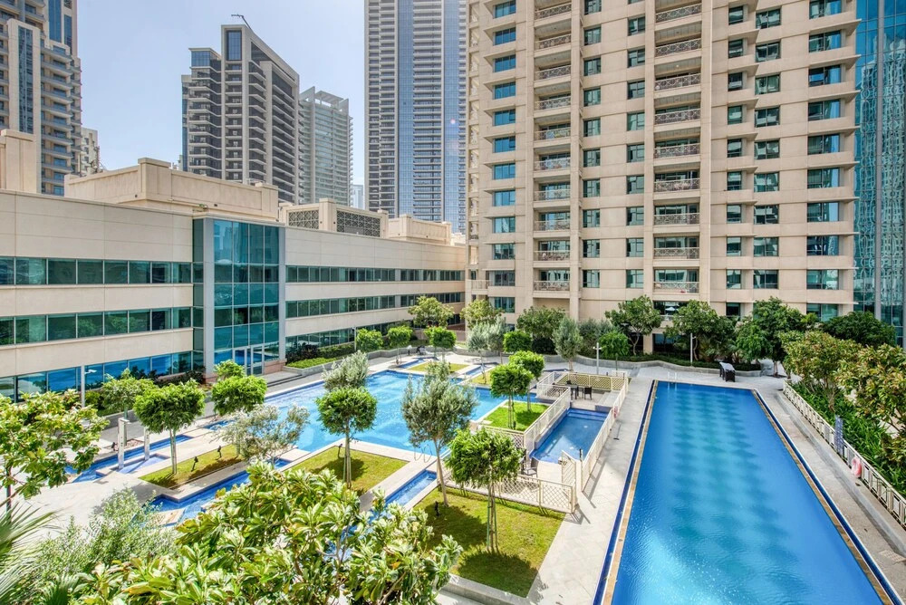 Дубай: Maison Privee - Radiant Urban Retreat with Iconic Burj Khalifa Vws