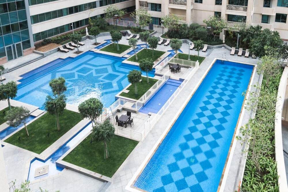 Дубай: Maison Privee - Radiant Urban Retreat with Iconic Burj Khalifa Vws