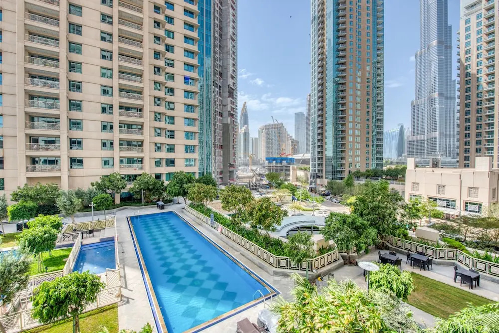 Дубай: Maison Privee - Radiant Urban Retreat with Iconic Burj Khalifa Vws