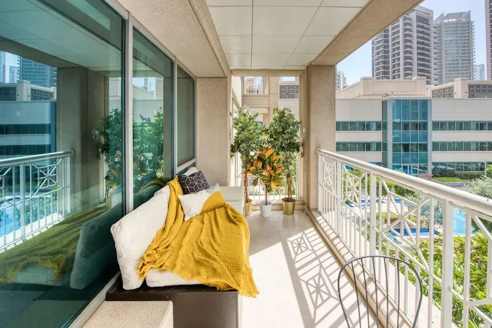 Дубай: Maison Privee - Radiant Urban Retreat with Iconic Burj Khalifa Vws