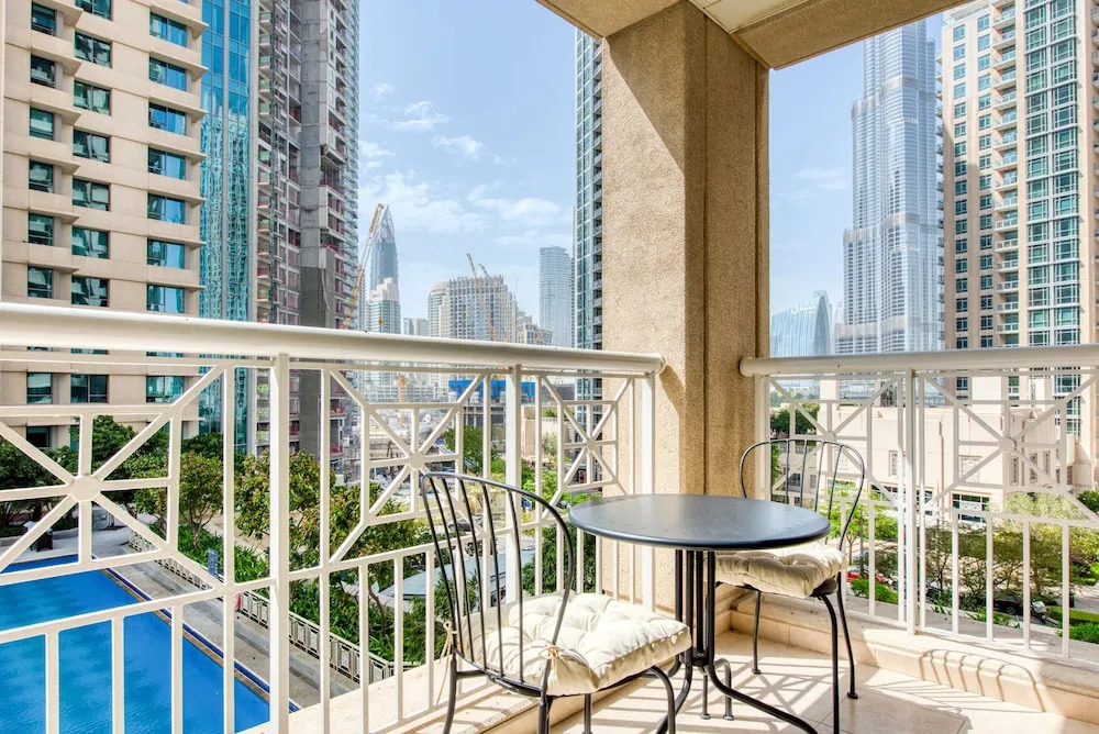 Дубай: Maison Privee - Radiant Urban Retreat with Iconic Burj Khalifa Vws