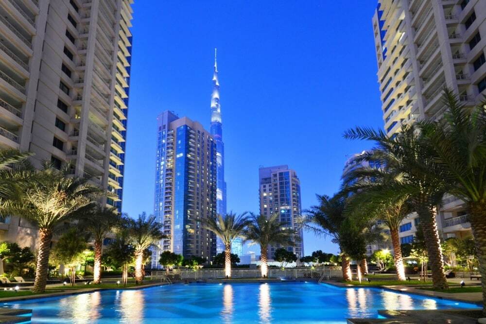 Дубай: Maison Privee - Radiant Urban Retreat with Iconic Burj Khalifa Vws