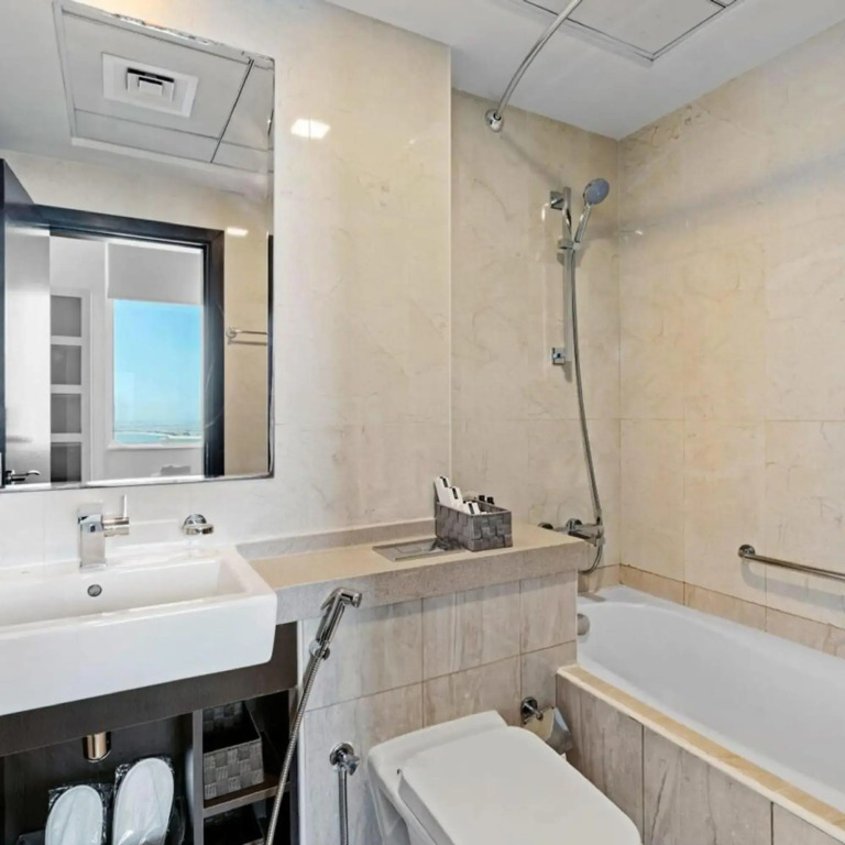 Дубай: Beautiful 1BR with sunset view