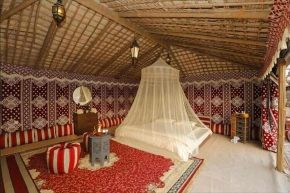 Дубай: Al Marmoom Oasis "Luxury Glamping & Bedouin Experience