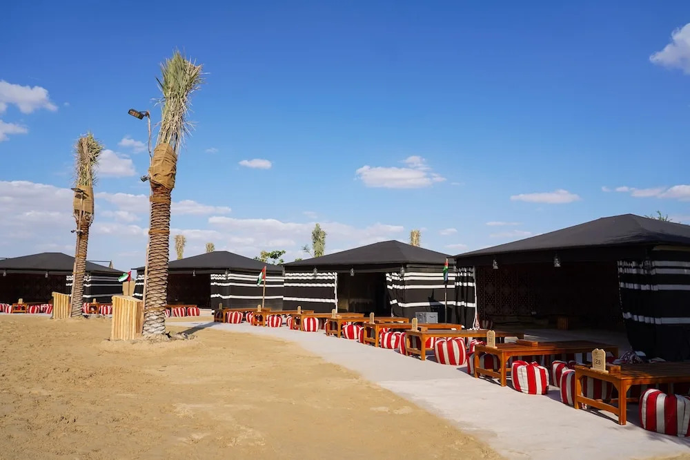 Дубай: Al Marmoom Oasis "Luxury Glamping & Bedouin Experience
