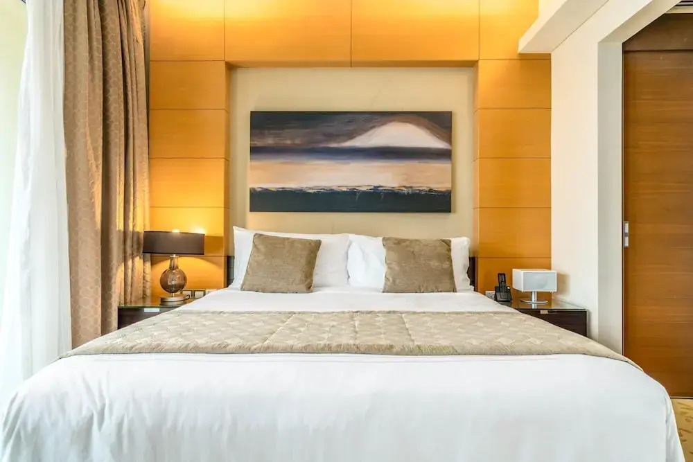 Дубай: Luxe Address Dubai Mall Studio Burj Sea Views