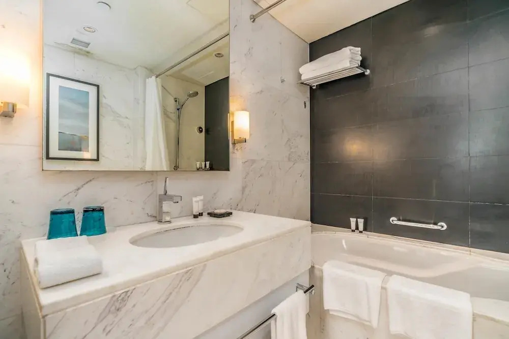 Дубай: Luxe Address Dubai Mall Studio Burj Sea Views