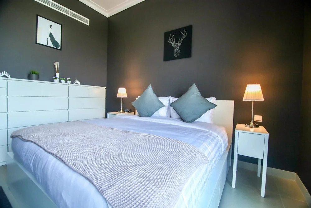 Дубай: Golf Course Views 3BR Vida Hills Weekly Cleaning