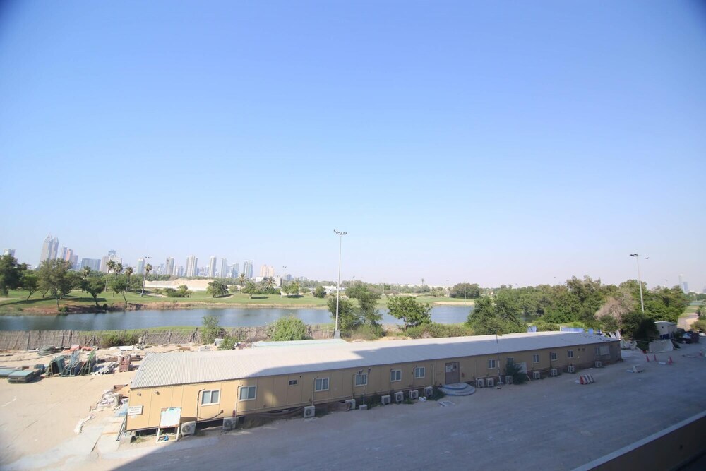 Дубай: Golf Course Views 3BR Vida Hills Weekly Cleaning