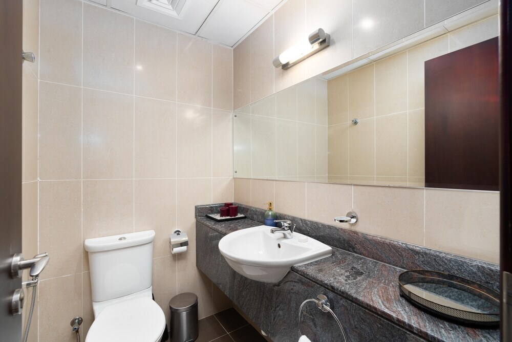 Дубай: SuperHost - Beautiful City Views From This Apt Close to Lake