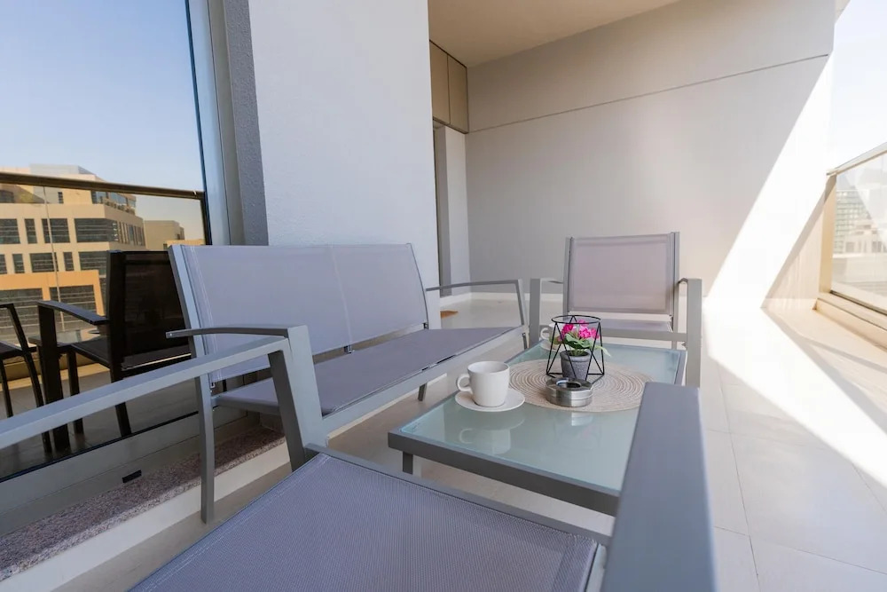 Дубай: Whitesage - Elegant Apartment With Balcony in Downtown