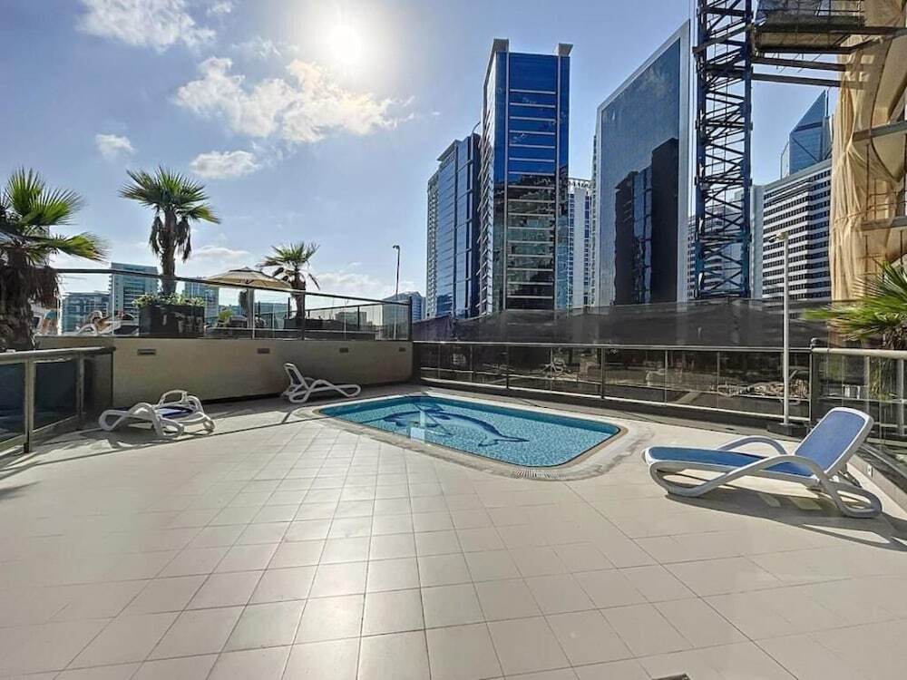 Дубай: Whitesage - Elegant Apartment With Balcony in Downtown