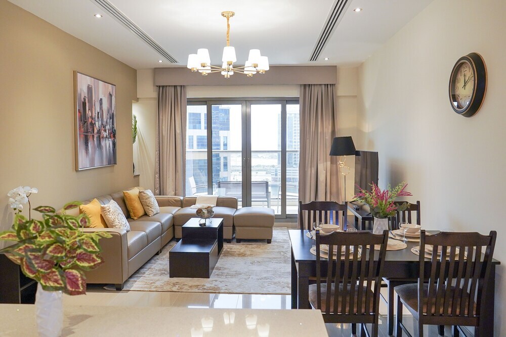 Дубай: Whitesage - Elegant Apartment With Balcony in Downtown