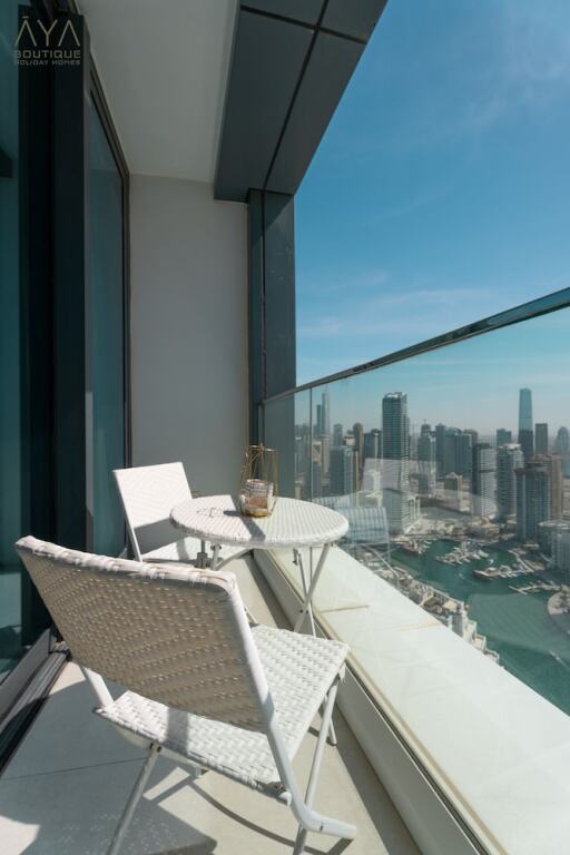 Дубай: Aya - Canal View From this 1BR in Jumeirah Gate Tower 1