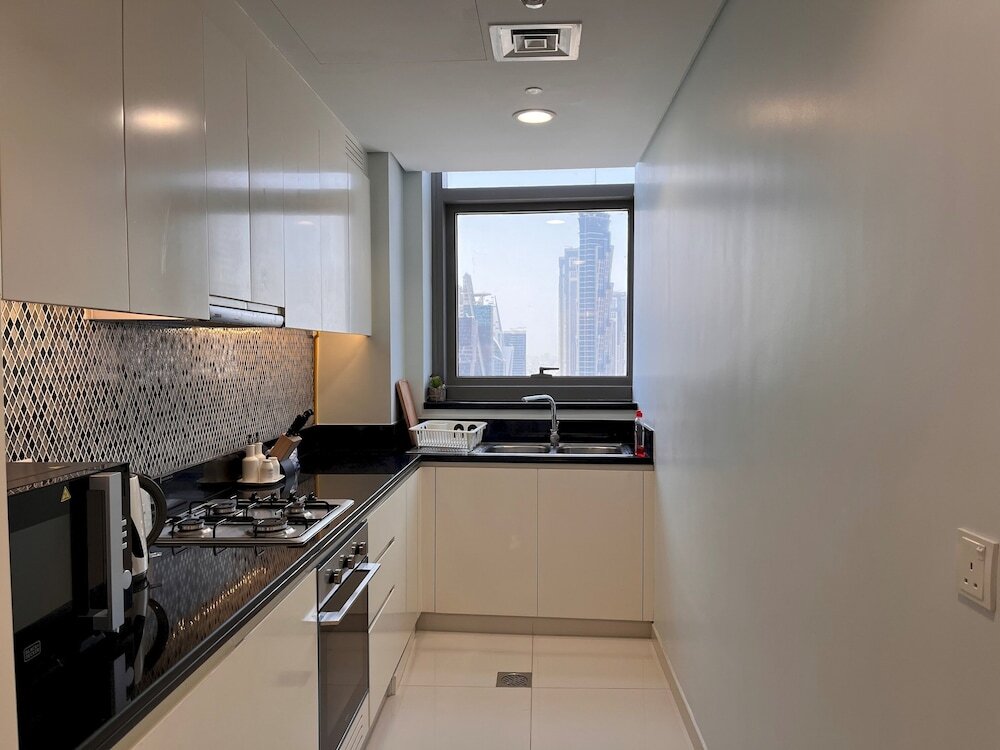 Дубай: Elegant 2 BHK Paramount Tower City View