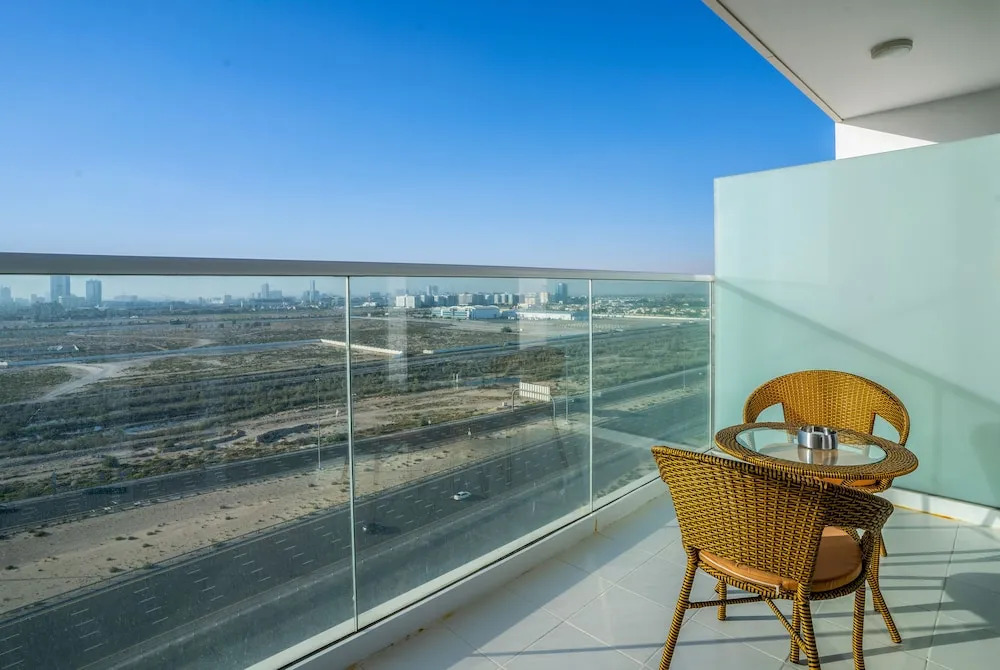 Дубай: Tanin - Wake Up To Dubai Skyline From This Stylish Studio