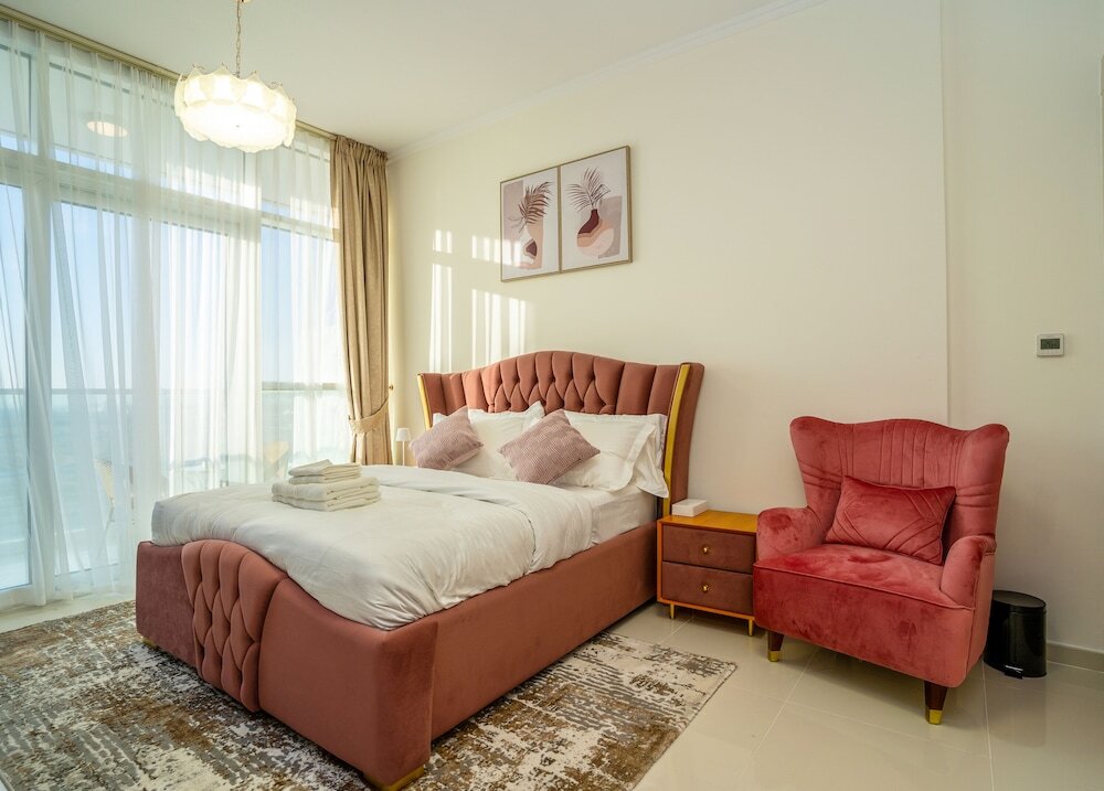 Дубай: Tanin - Wake Up To Dubai Skyline From This Stylish Studio