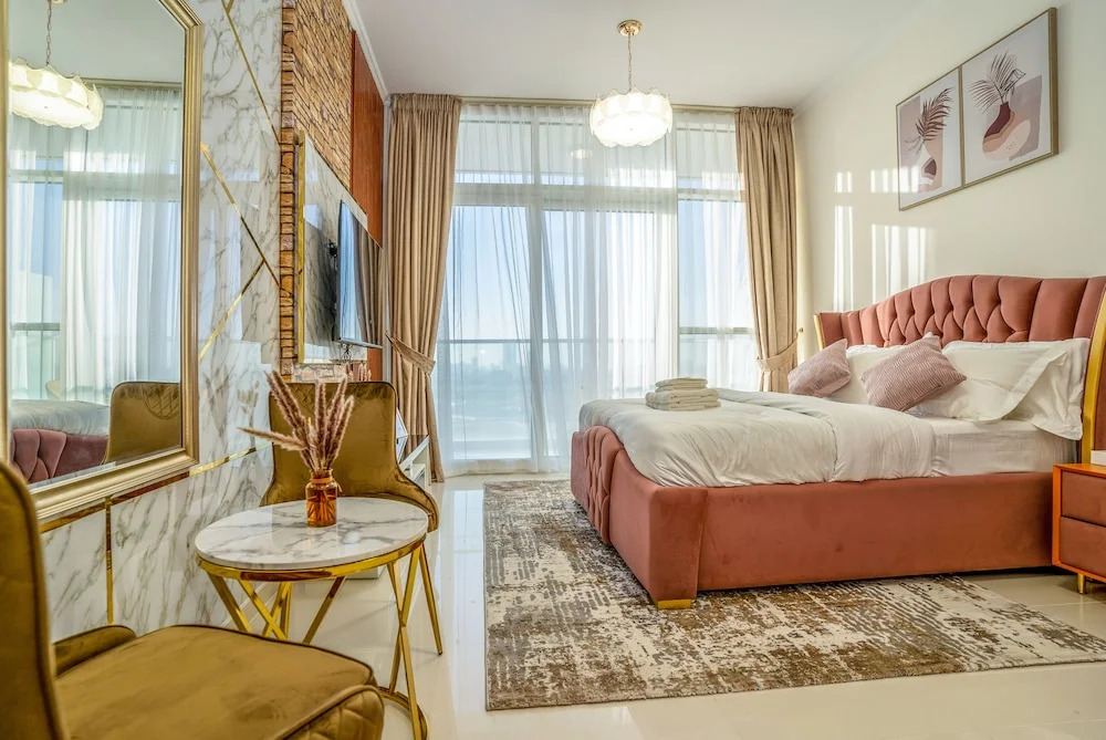 Дубай: Tanin - Wake Up To Dubai Skyline From This Stylish Studio