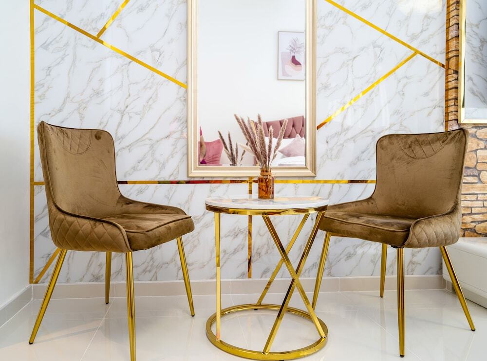 Дубай: Tanin - Wake Up To Dubai Skyline From This Stylish Studio