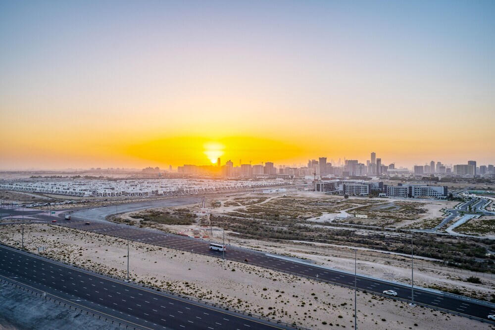 Дубай: Tanin - Wake Up To Dubai Skyline From This Stylish Studio