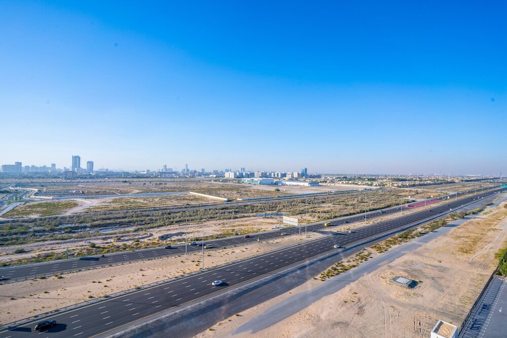 Дубай: Tanin - Wake Up To Dubai Skyline From This Stylish Studio