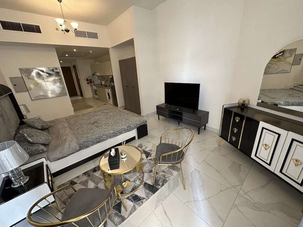 Дубай: Master Piece - Elegant Studio With Canal View in Business Bay