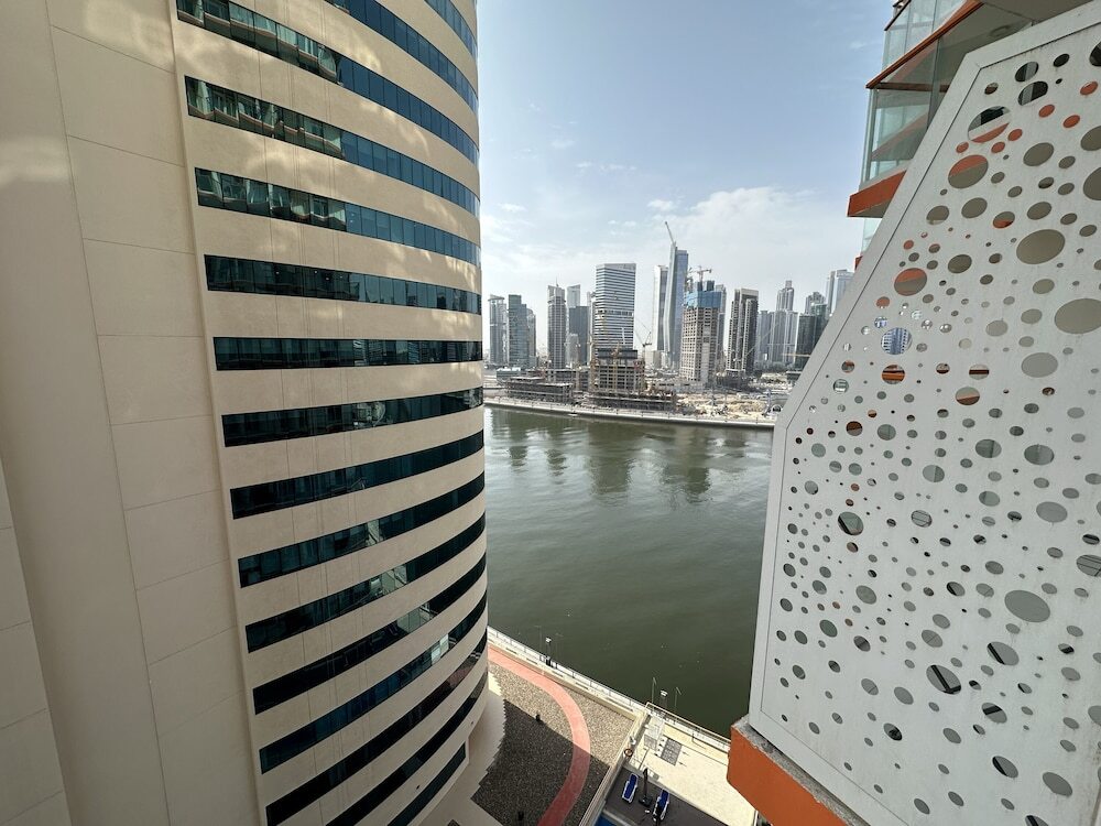 Дубай: Master Piece - Elegant Studio With Canal View in Business Bay