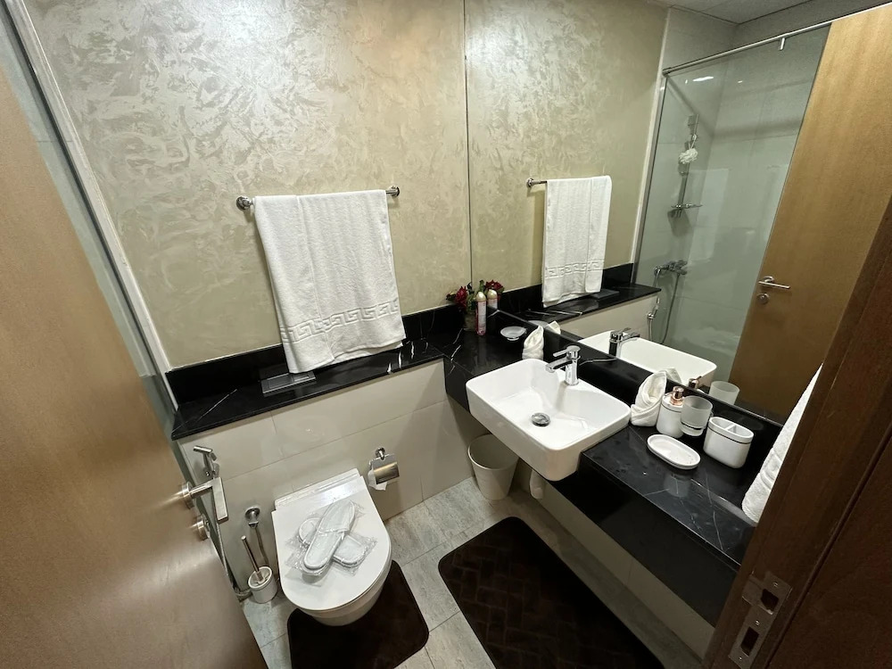 Дубай: Master Piece - Elegant Studio With Canal View in Business Bay