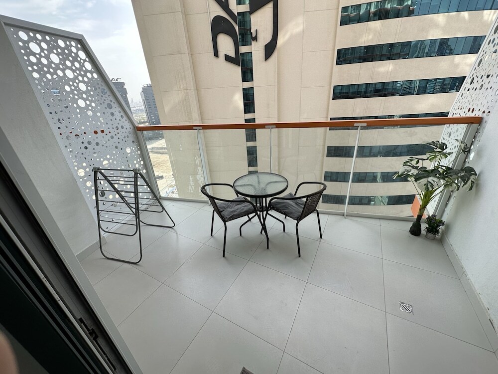 Master Piece - Elegant Studio With Canal View in Business Bay — фото 6