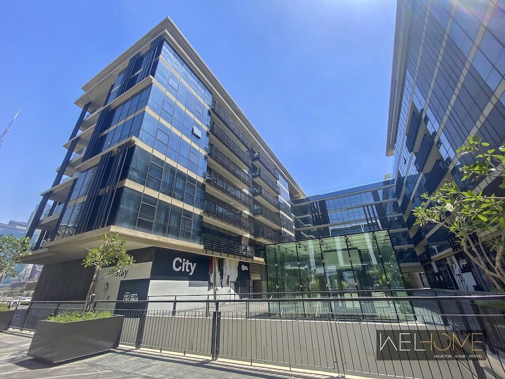 Дубай: WelHome - Luxury Living in Dubai's  City Walk Building 5