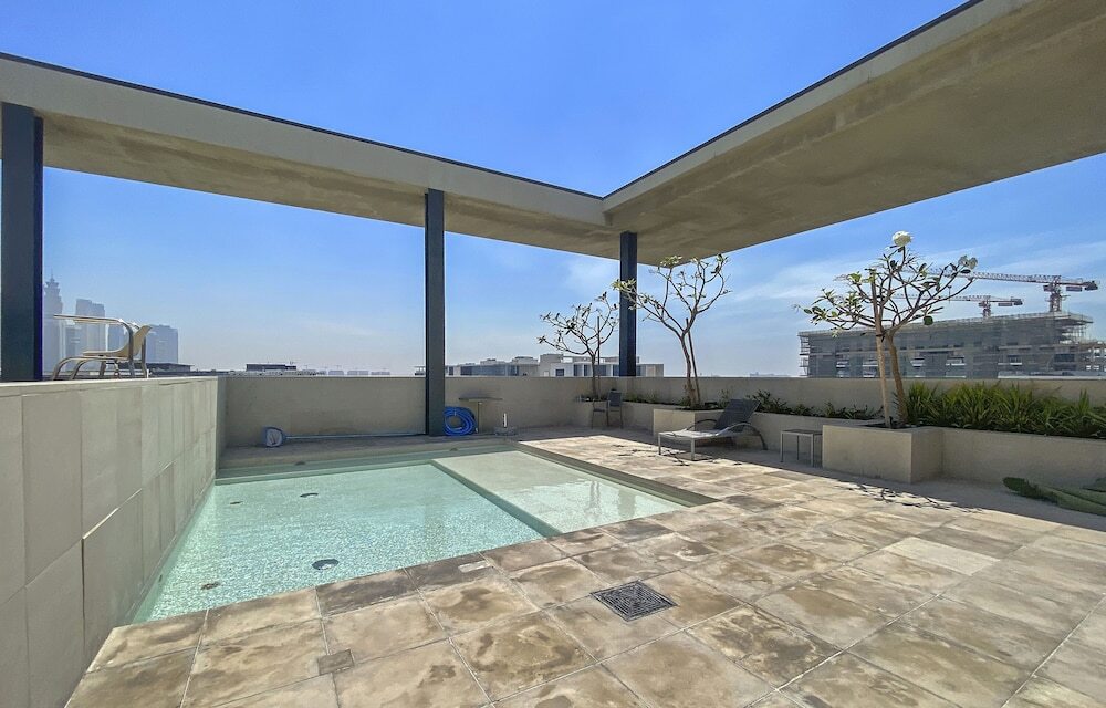 Дубай: WelHome - Luxury Living in Dubai's  City Walk Building 5