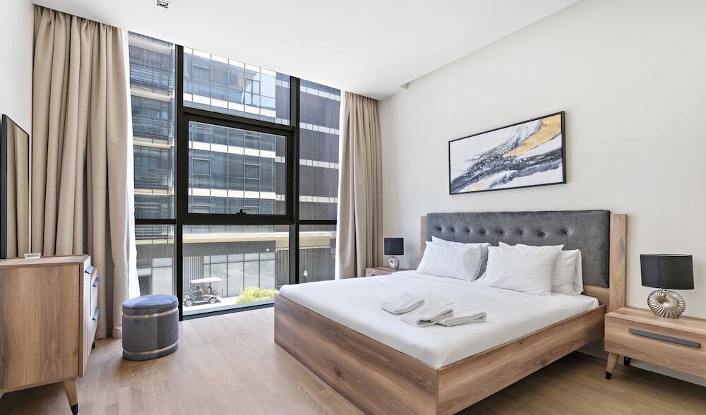Дубай: WelHome - Luxury Living in Dubai's  City Walk Building 5