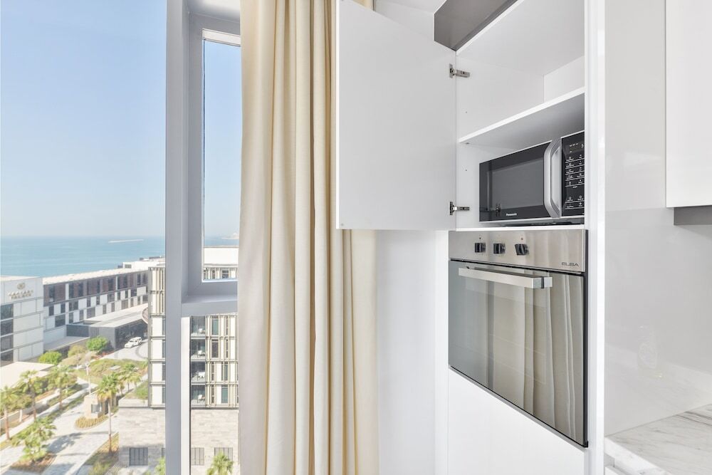 Дубай: Luxury 2BR plus maids room in Bluewaters