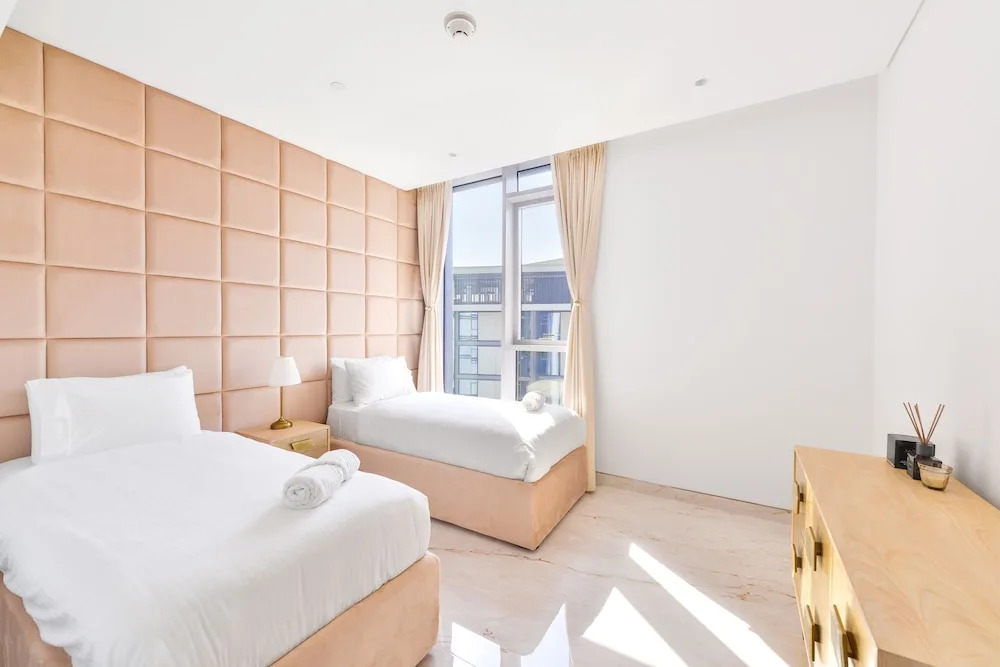 Дубай: Luxury 2BR plus maids room in Bluewaters