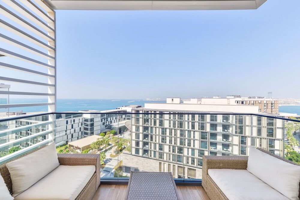 Дубай: Luxury 2BR plus maids room in Bluewaters