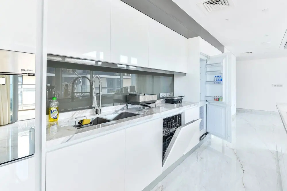 Дубай: Luxury 2BR plus maids room in Bluewaters