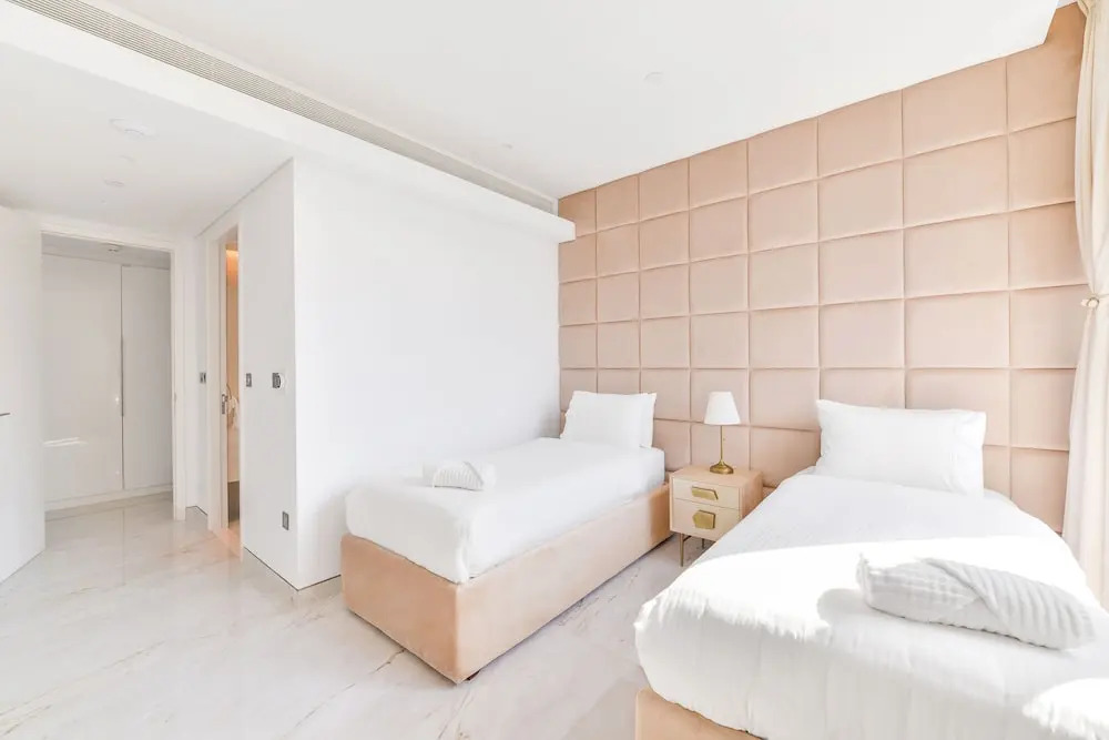 Дубай: Luxury 2BR plus maids room in Bluewaters