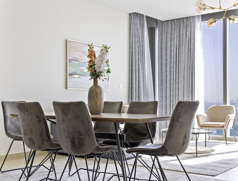 Дубай: WelHome - Spectacular 2BR Apartment with Panoramic Sea Views